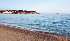 Sun-loungers - Mediterranean apartment in a rustic style. (Sant Amanç)