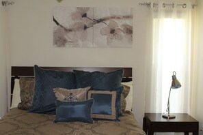 5 chambres, fer et planche à repasser, Wi-Fi, draps fournis