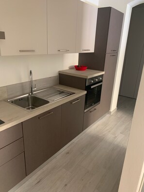 Kühlschrank, Ofen, Herdplatte, Geschirrspüler