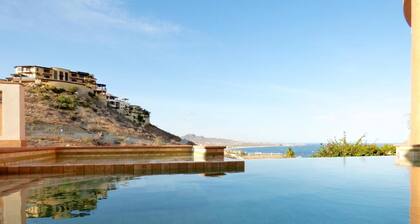 PERFEKT für große Familien / Gruppen! 6 luxuriöse Gästesuiten. Erstaunliche Aussichten!