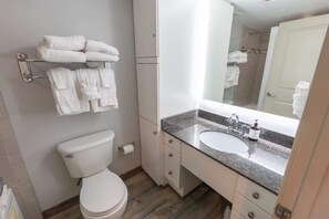 Combined shower/tub, hair dryer - Remodeled 5th Floor Condo All Tile Near Boardwalk! (Myrtle Beach)
