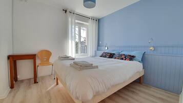 Triple Room | Iron/ironing board, free WiFi, bed sheets