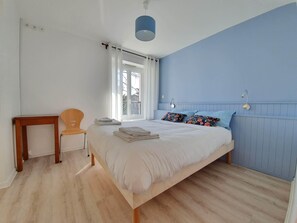 Chambre Triple | Fer et planche à repasser, Wi-Fi gratuit, draps fournis
