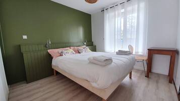 Vierpersoonskamer | Een strijkplank/strijkijzer, gratis wifi, beddengoed