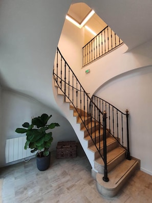 Staircase - Gîte Les Arches (Beauvallon)