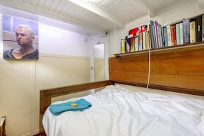 2 Schlafzimmer, Zimmersafe, Schreibtisch, Bügeleisen/Bügelbrett