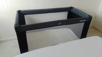 2 chambres, bureau, chambres insonorisées, fer et planche à repasser