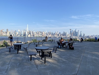 Cozy apt and easy transportation to New York City