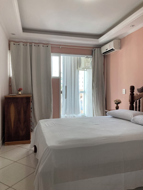 2 chambres, fer et planche à repasser, Wi-Fi, draps fournis
