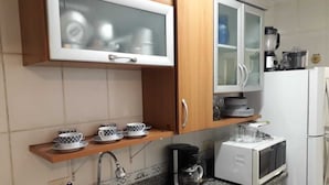 Kaffetrakter/tekoker, kjøleskap, mikrobølgeovn og ovn