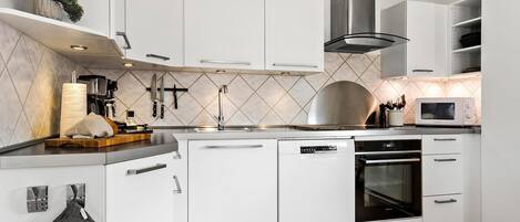 Fridge, stovetop, dishwasher, coffee/tea maker