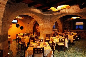 Lunch and dinner served, Mediterranean cuisine