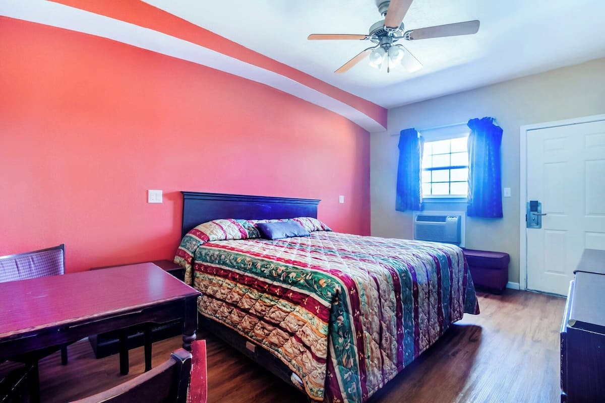 Iron/ironing board, WiFi (free), bed sheets