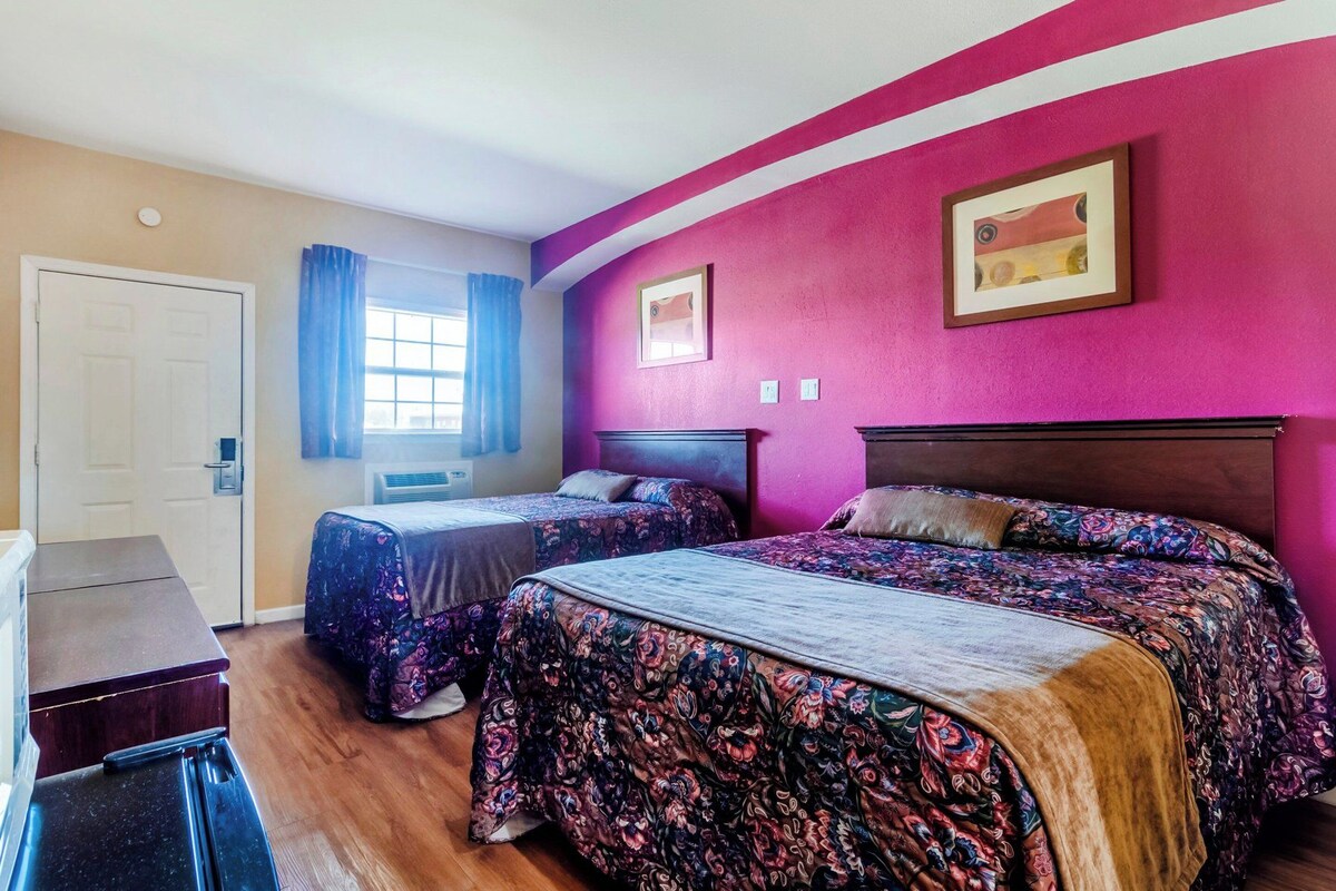 Iron/ironing board, WiFi (free), bed sheets