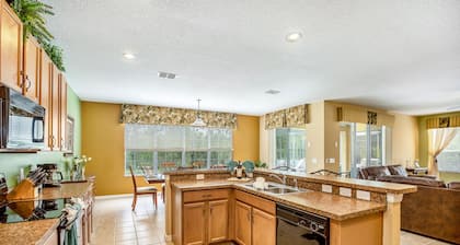 **Super Experienced Host**South Facing Pool**20 Min from Disney**