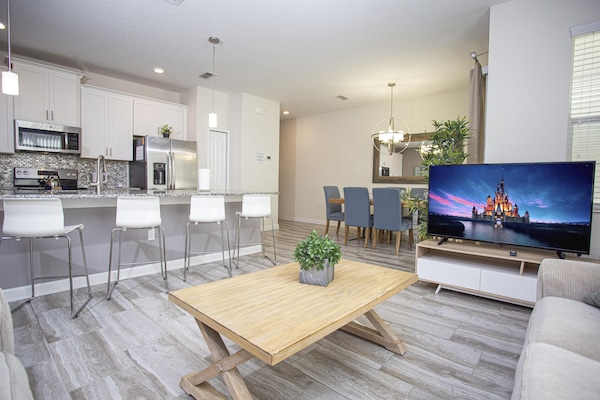 Living Room + Smart TV