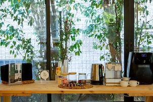 Check-in/check-out kiosk