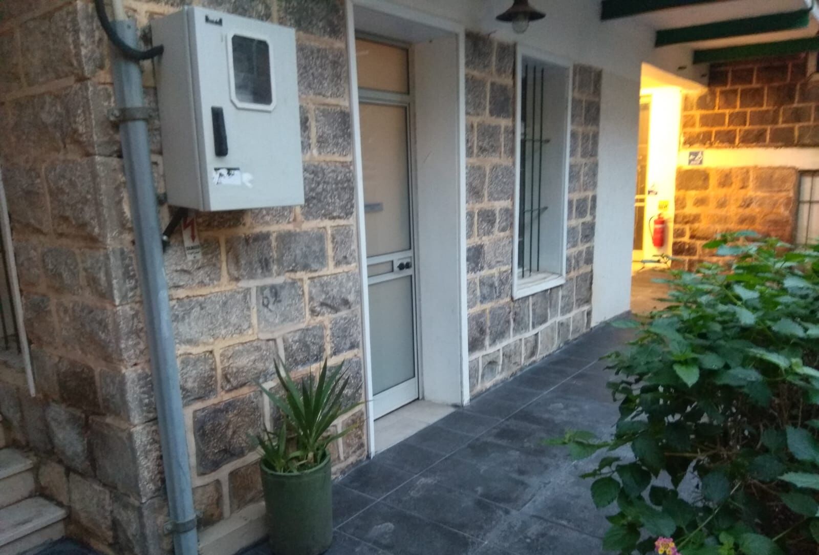 Habitación doble, en la zona del jardín | Espacio para trabajar con un portátil y cortinas opacas