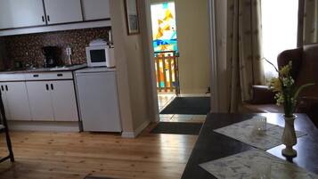 Traditional House, 2 Bedrooms | Private kitchen