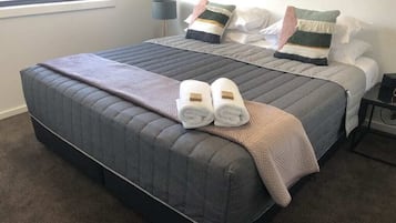 Apartment | 2 bedrooms, soundproofing, iron/ironing board, free WiFi