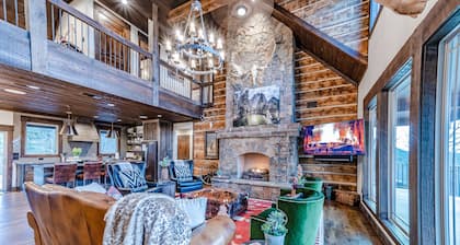 Rio Vista- Amazing Mountain & River Views Overlooking Beavers Bend! Private!