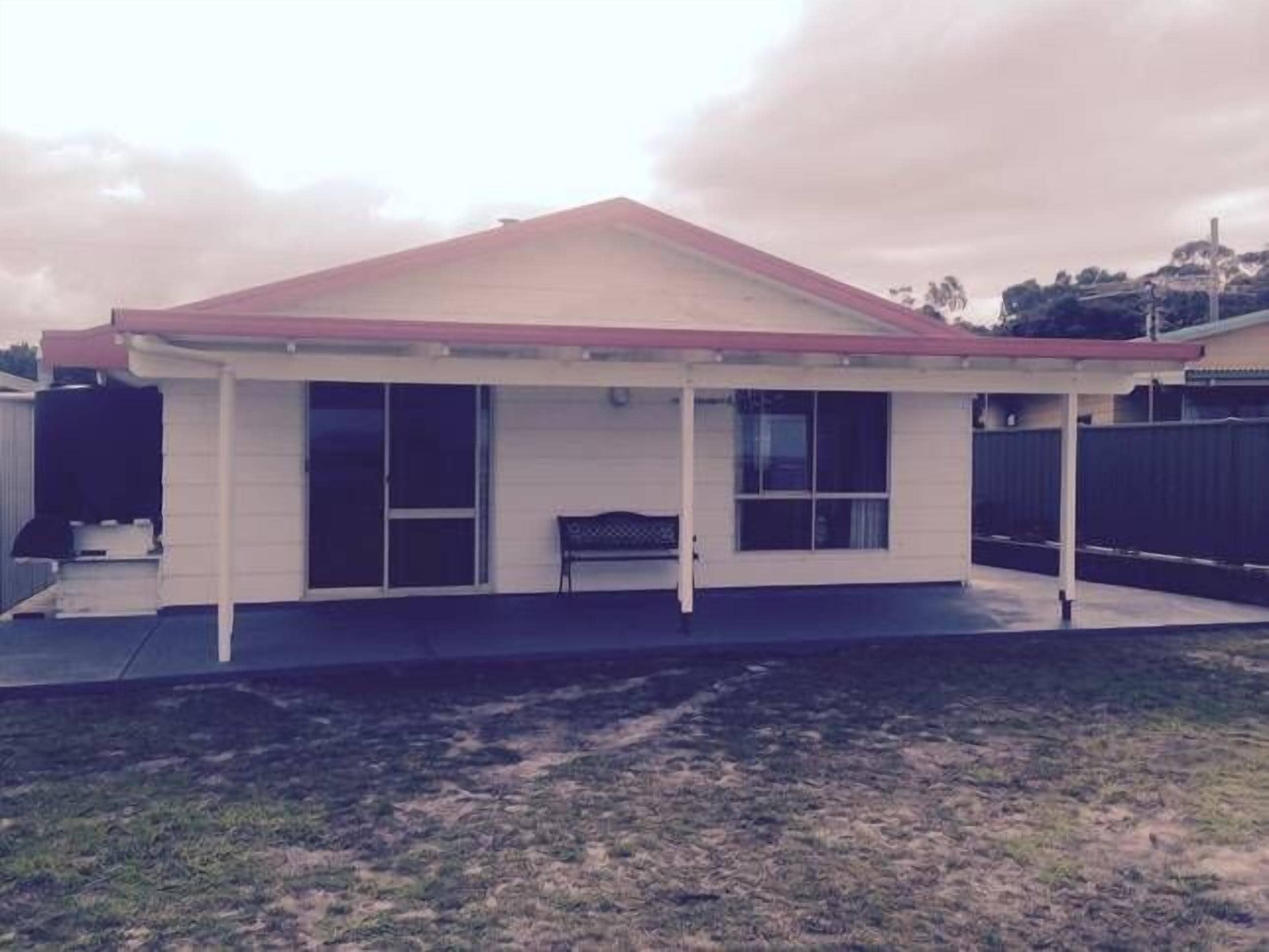 Island View Retreat - Lady Barron