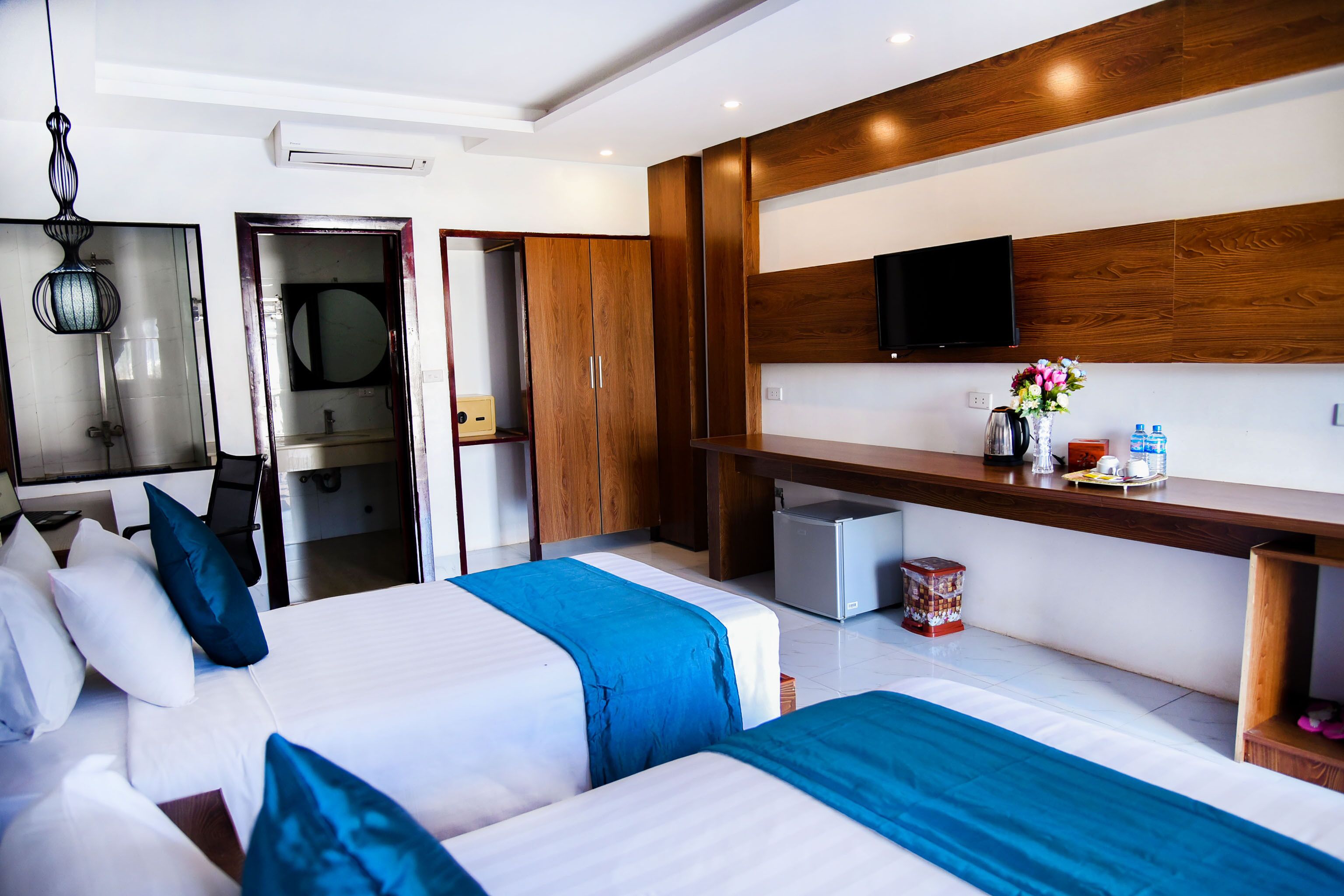 deluxe double or twin room | minibar, in-room safe, blackout curtains, soundproofing