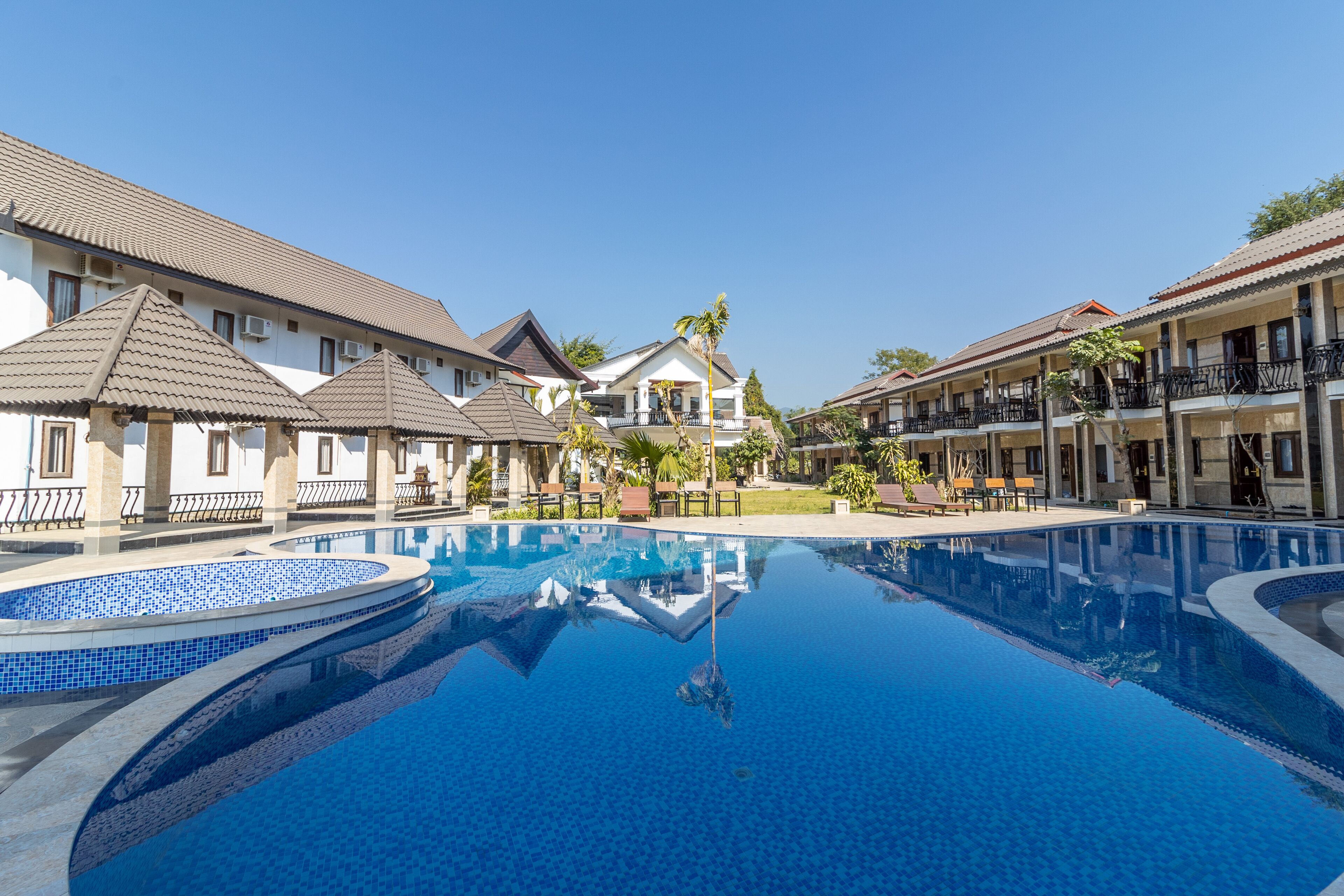 Outdoor pool, pool loungers