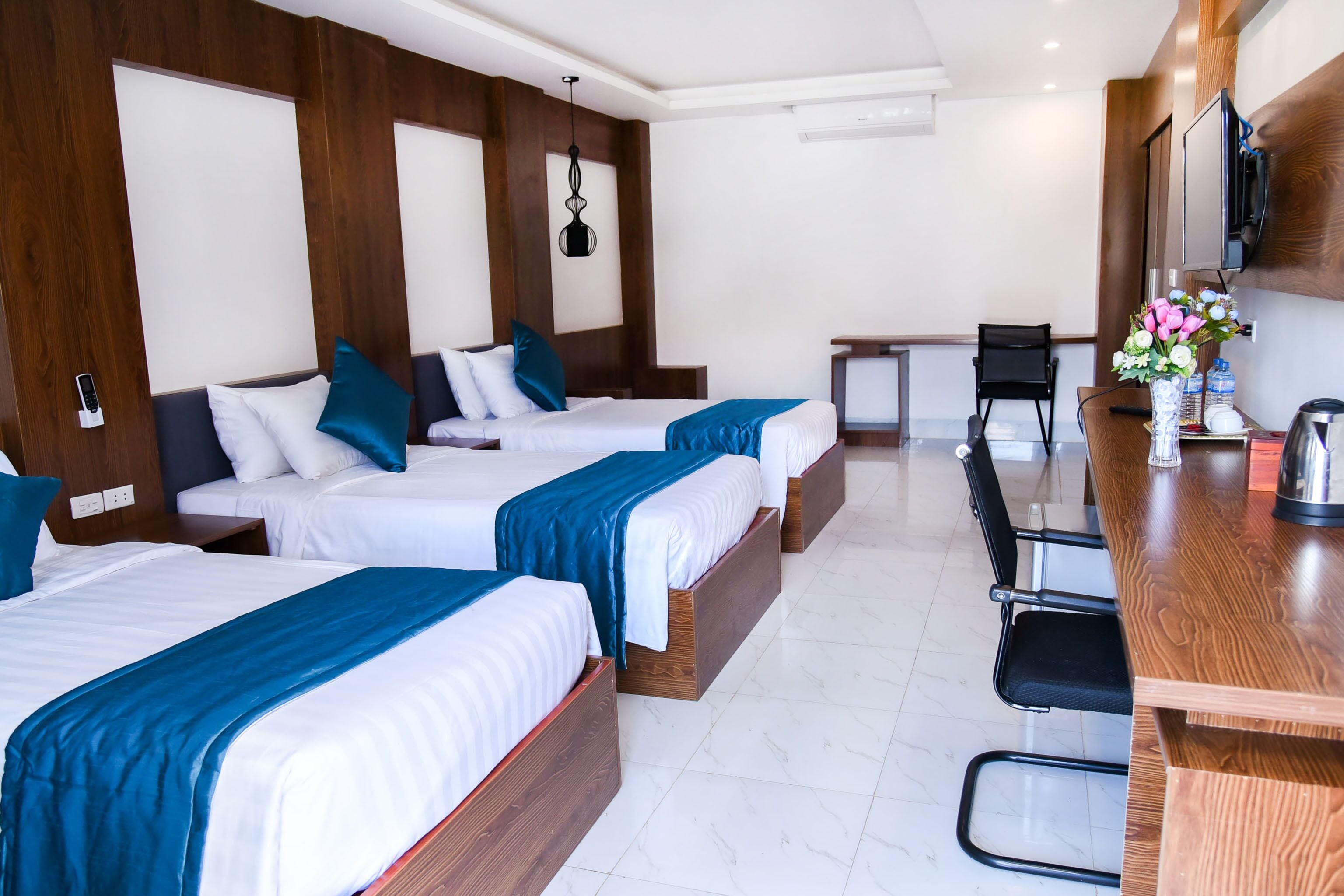 deluxe triple room, mountain view | minibar, in-room safe, blackout curtains, soundproofing