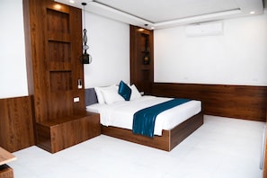 Deluxe-Doppel- oder -Zweibettzimmer | Minibar, Zimmersafe, Verdunkelungsvorhänge, schallisolierte Zimmer