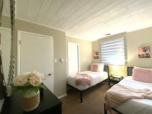2 bedrooms, desk, iron/ironing board, free WiFi