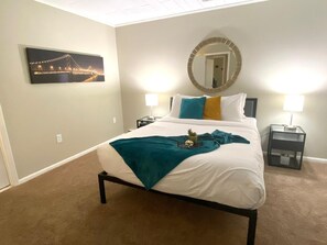 2 habitaciones, escritorio, tabla de planchar con plancha y wifi gratis 