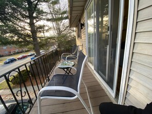 Terrace/patio - Close to lot of shopping areas, eateries, bars and more. Ideal for monthly stays (Lancaster)