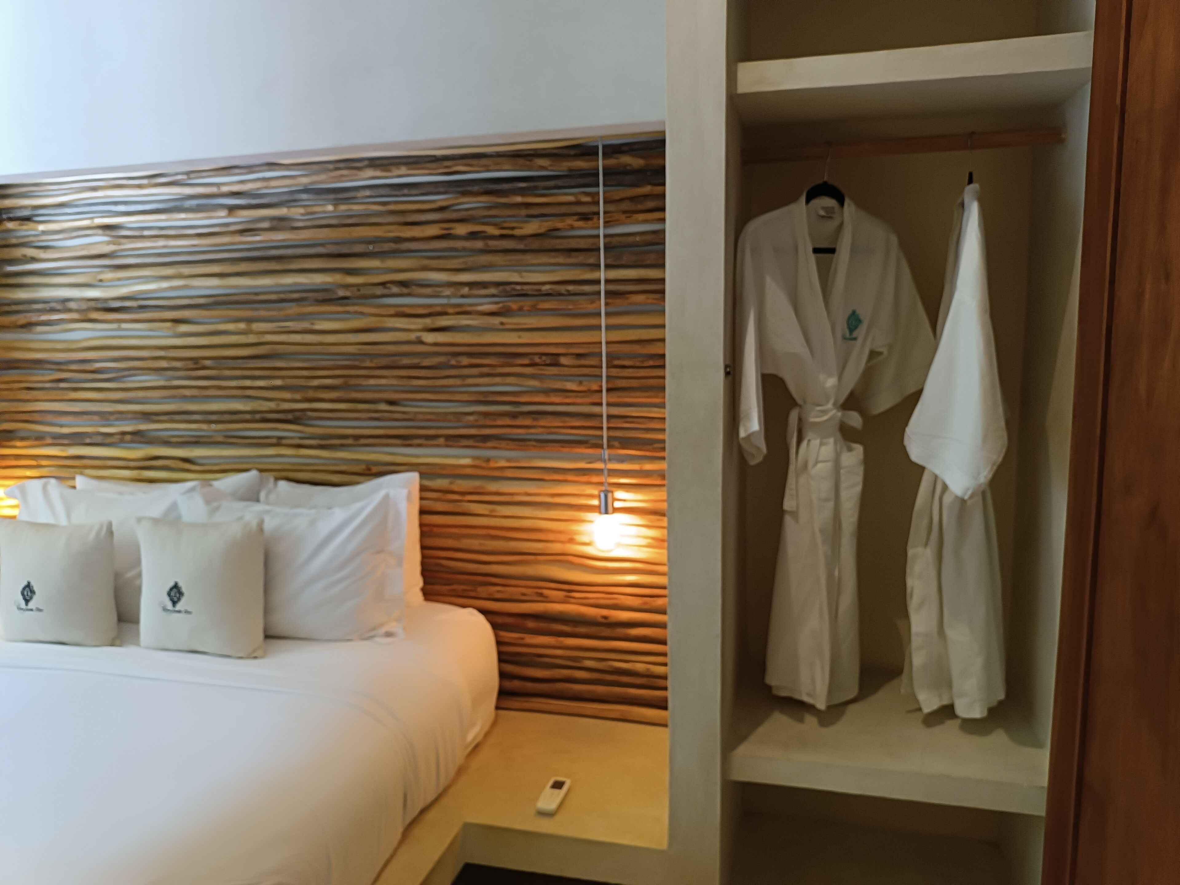 高档床上用品、客房内保险箱、特色装修、特色家居