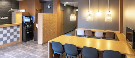 Bar-salon dans le hall