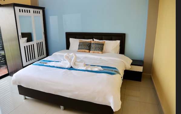 Desk, free WiFi, bed sheets