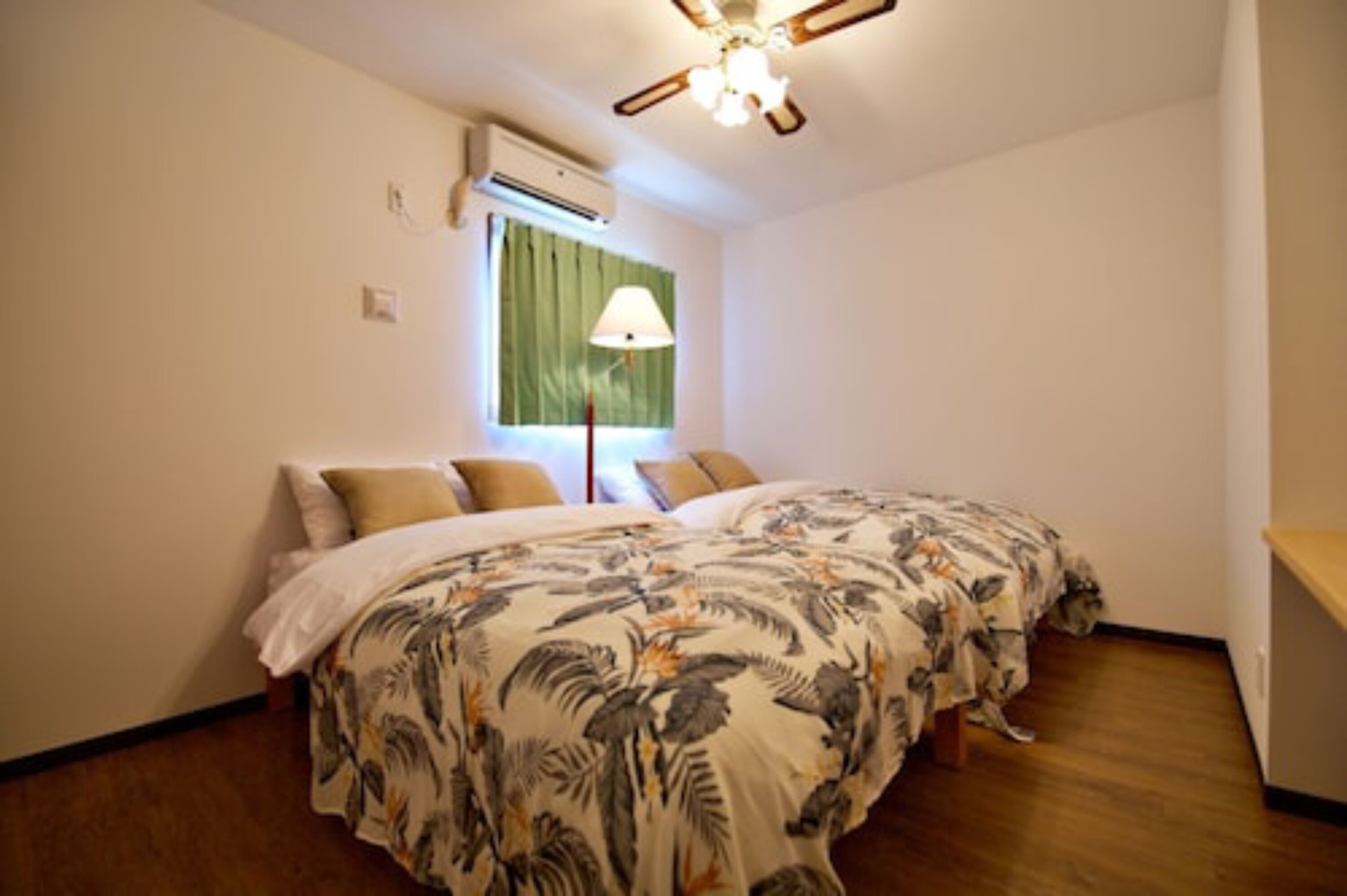 Apartment, 1 Bedroom | 1 bilik tidur, meja, seterika/papan seterika, Wi-fi percuma 