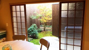 Casa (Private Vacation Home (60sq.m)) | 2 quartos, escrivaninha, Wi-Fi de cortesia, roupa de cama