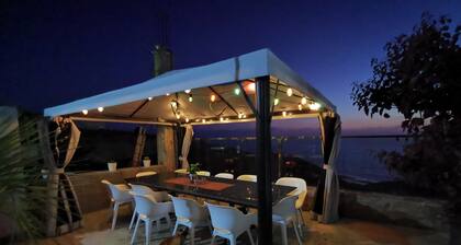 Ausgezeichnetes und modernes Zimmer im Boutiquehotel mit Meer- und Poolblick.
