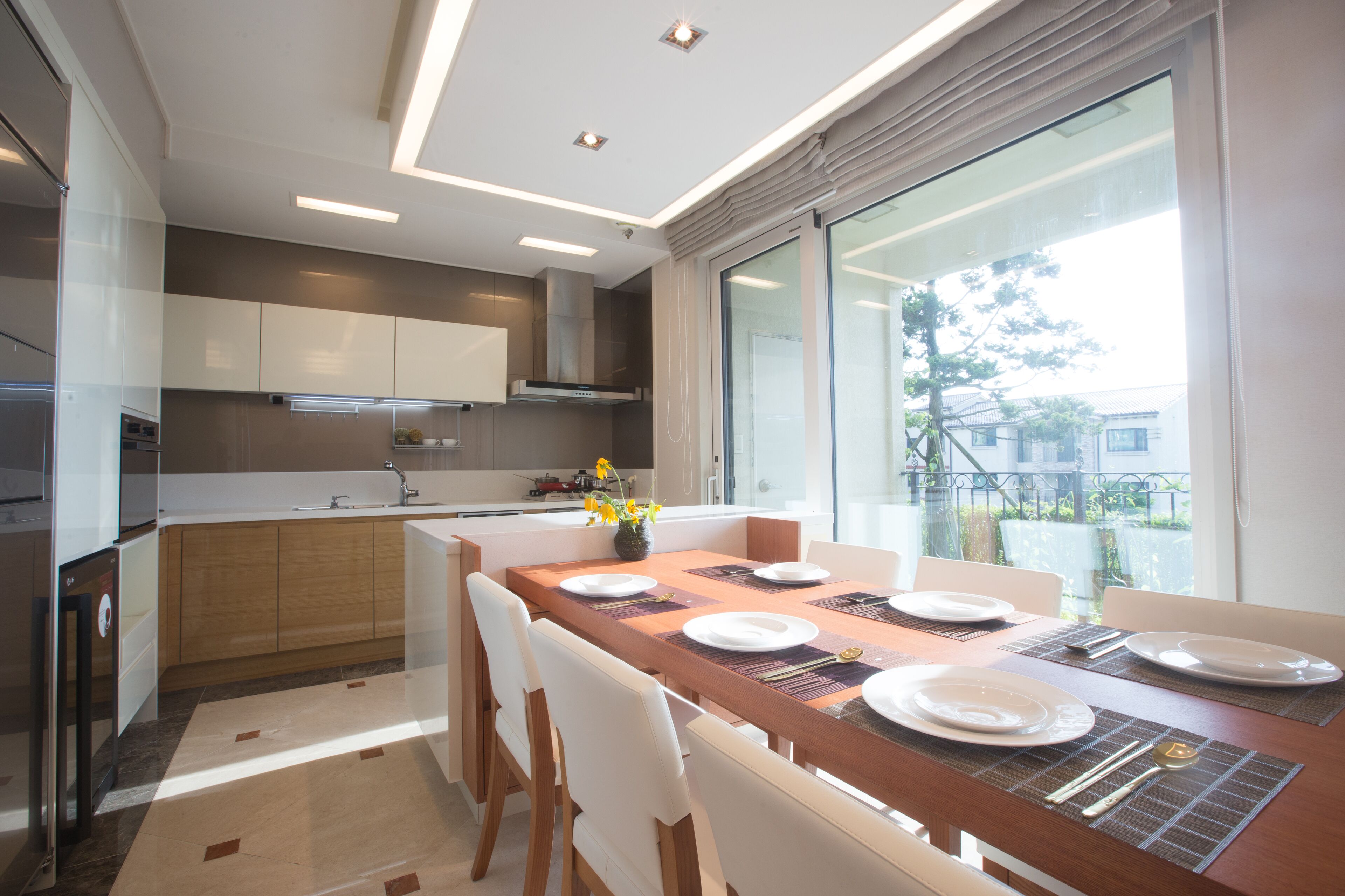 Elite Apartment | Private kitchen | Full-size fridge, stovetop, rice cooker, cookware/dishes/utensils