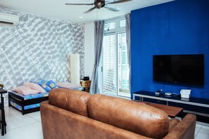 Studio (Cosy B-12-03) | Salle de séjour | Télévision