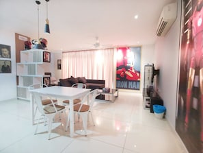 D' Stark Studio (B-21-05)
