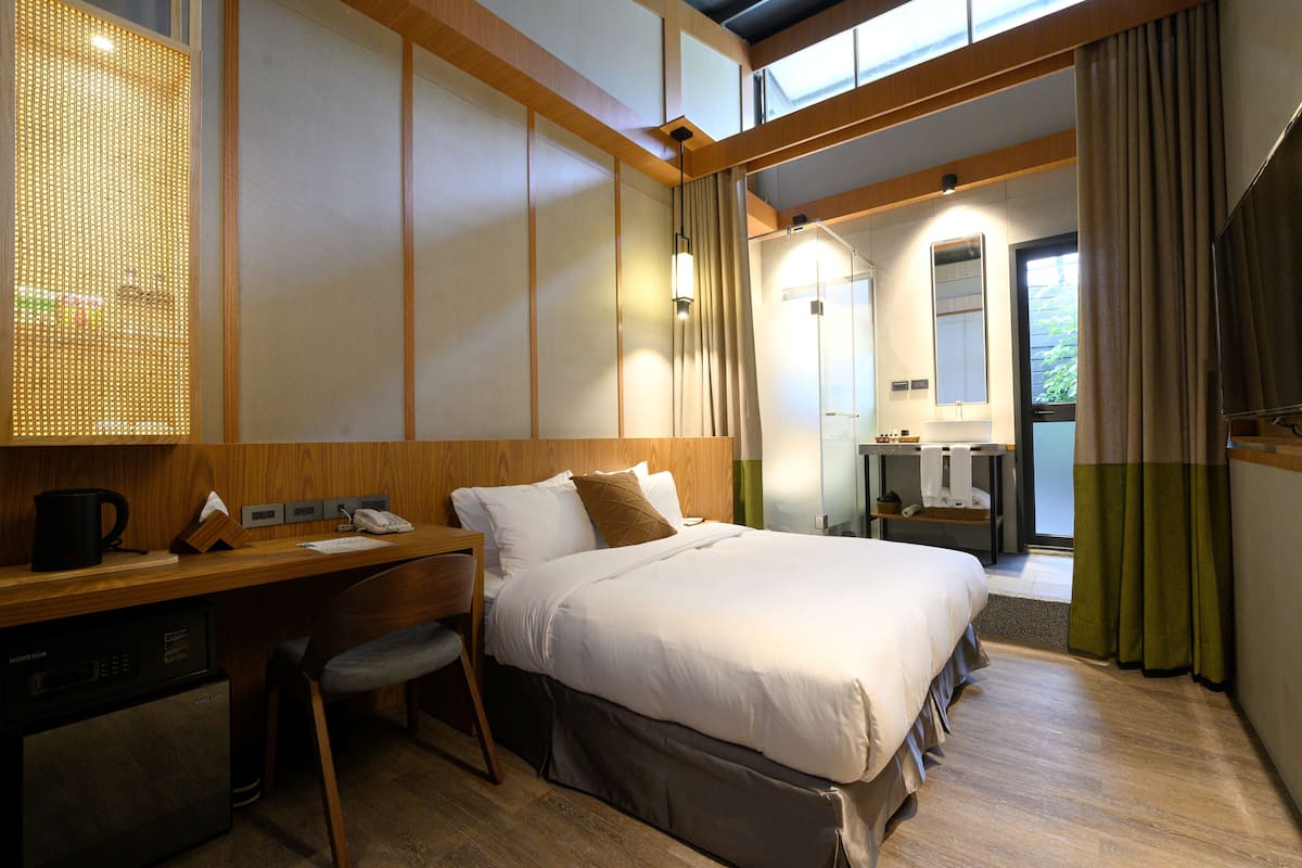 Double Room with Private Bathroom