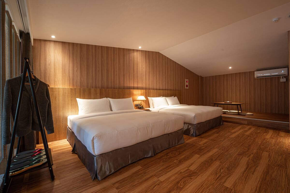 Deluxe Family Suite | Down duvets, pillow-top beds, blackout curtains, soundproofing