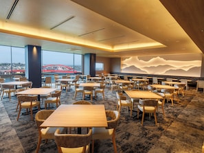 Daily buffet breakfast (JPY 1890 per person)