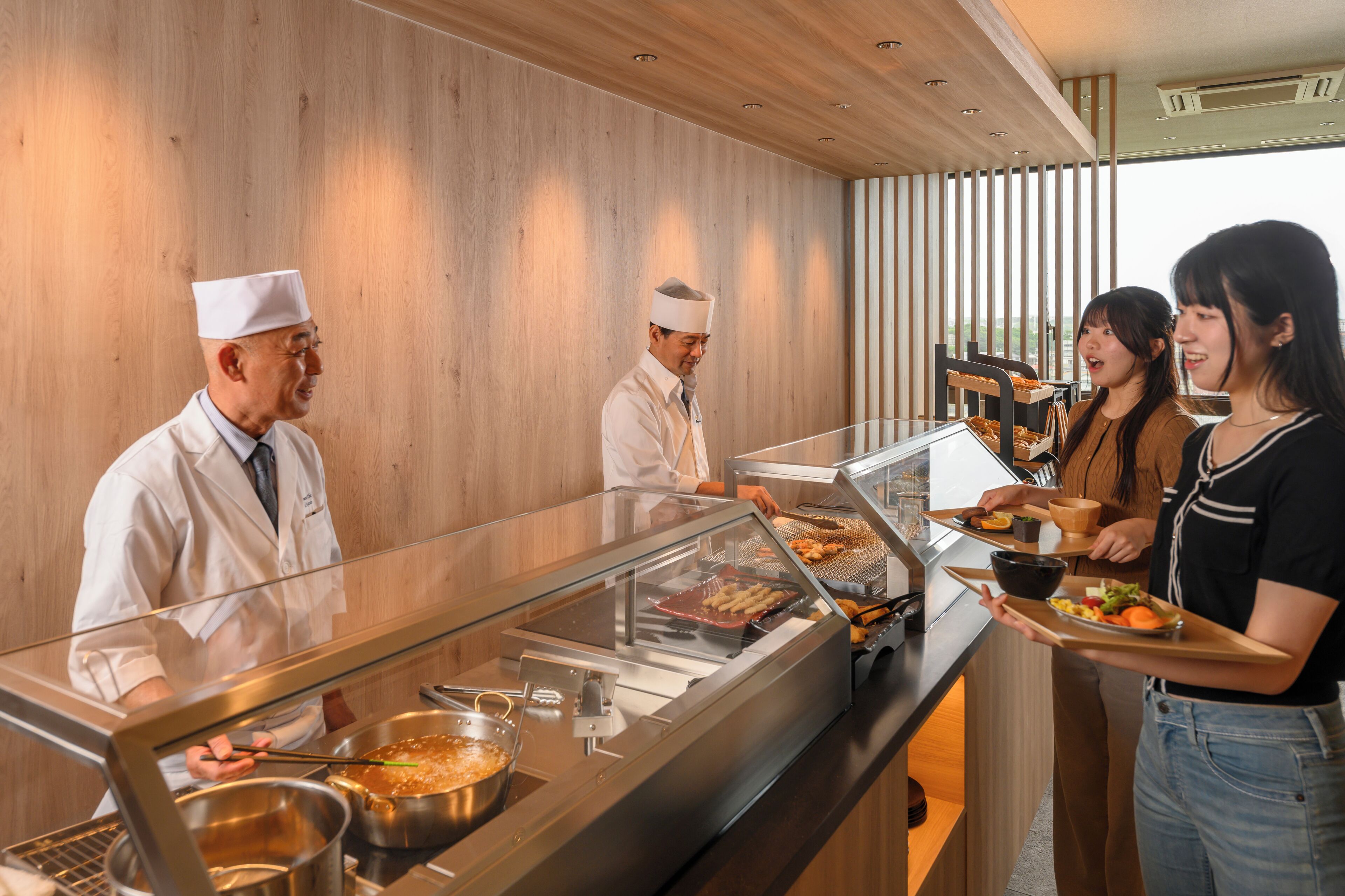 朝食 (ビュッフェ)、毎日提供 (有料)