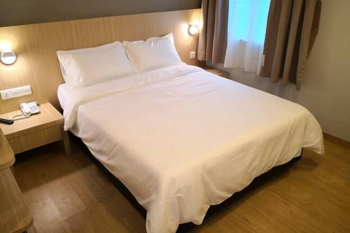 1 bedroom, in-room safe, desk, iron/ironing board