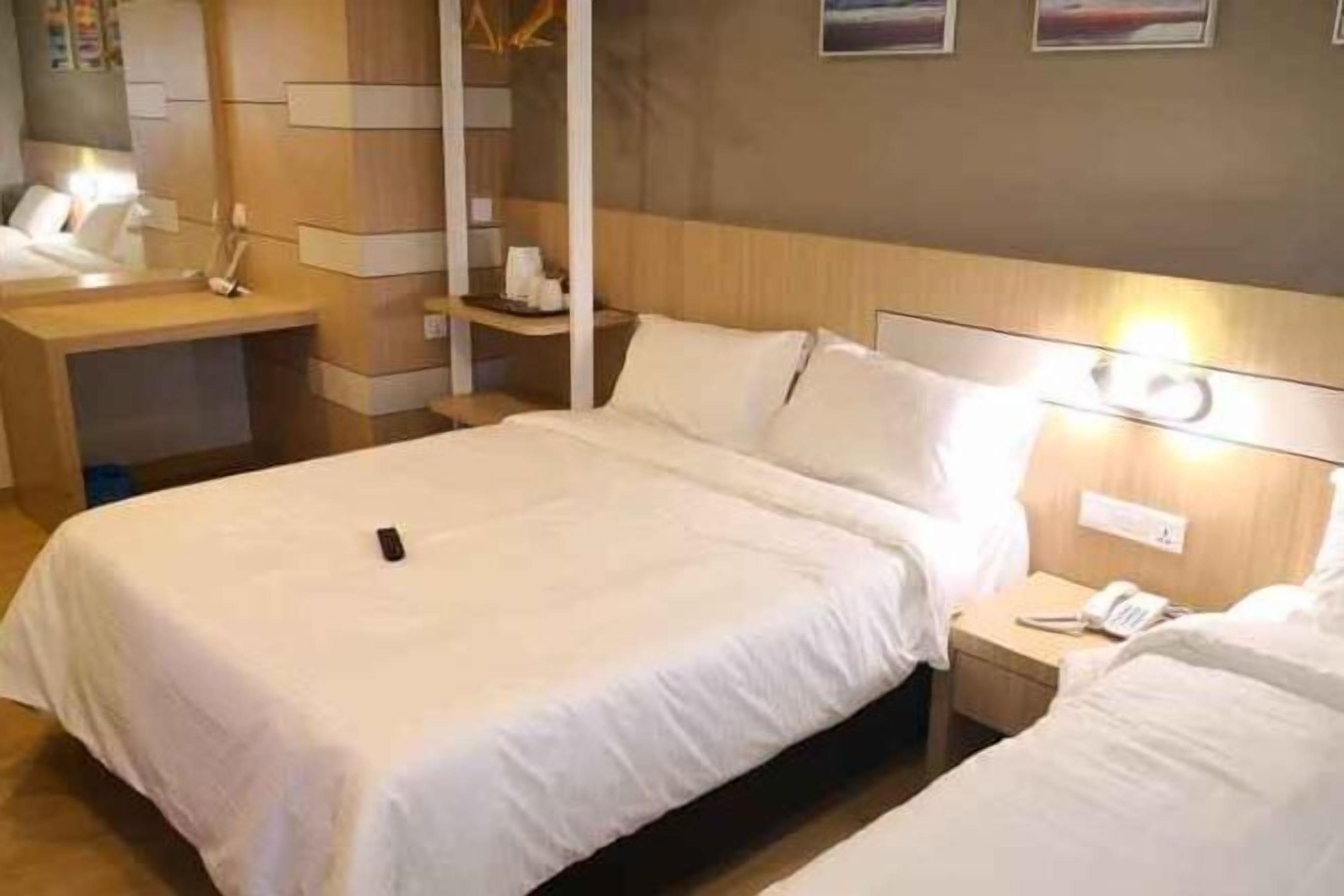 In-room safe, desk, iron/ironing board, free WiFi