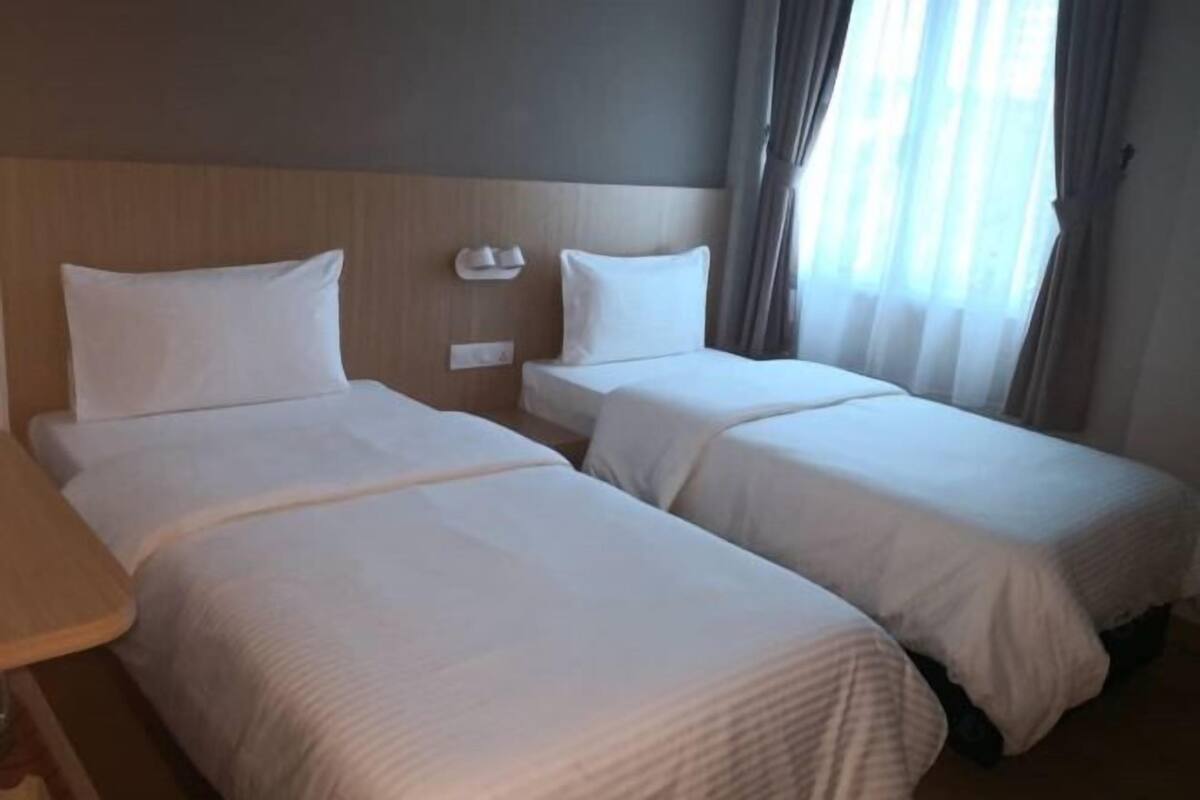 1 bedroom, in-room safe, desk, iron/ironing board