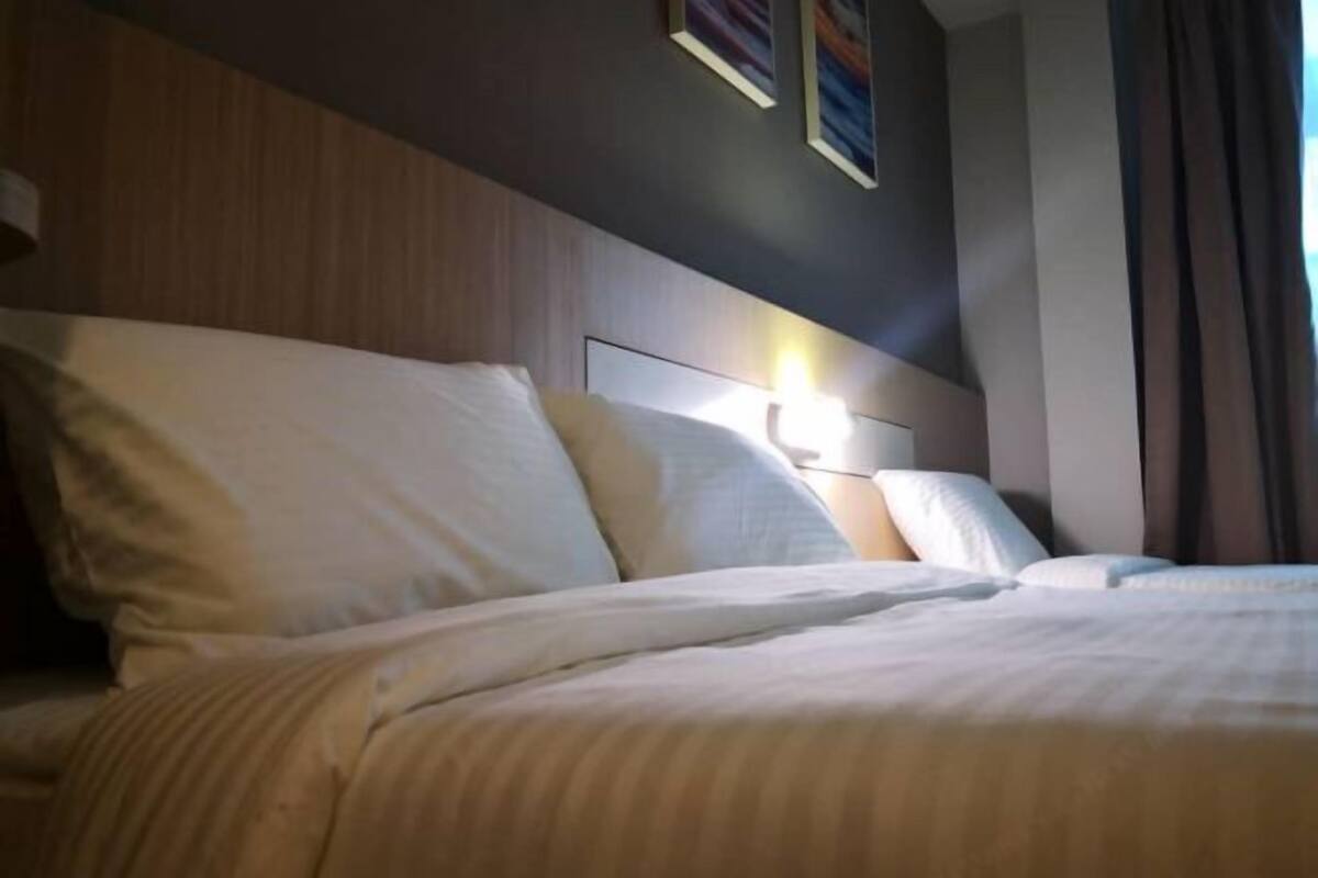 1 bedroom, in-room safe, desk, iron/ironing board